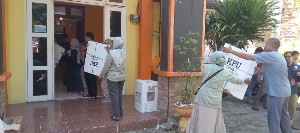 1.145 Kotak Suara Didistribusikan KPU Selayar Bersama 913 Bilik Suara
