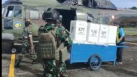 Helikopter TNI Tembus Wilayah Pegunungan Muskona Utara Timur Dukung Logistik Pemiliu 2024