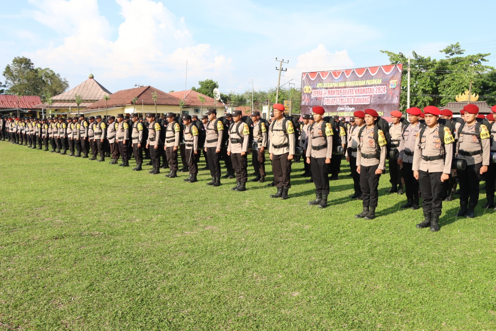 Polres Tulang Bawang Gelar Apel Kesiapan dan Serpas Tahap Pungut Suara, AKBP James: Jamin Keamanan Warga Datang Ke TPS
