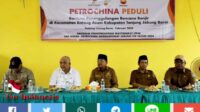 Bupati Tanjabbar Terima dan Salurkan Bantuan Bencana dari PetroChina