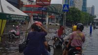 Ujan Deras di wilayah jakarta mengakibatkan Ruas jalan Panjang Green Garden Tergenang Banjir
