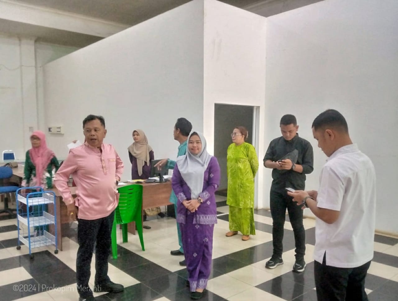 Tinjau RSUD Meranti, Plt Bupati Asmar Minta Penambahan Kursi di Ruang Tunggu