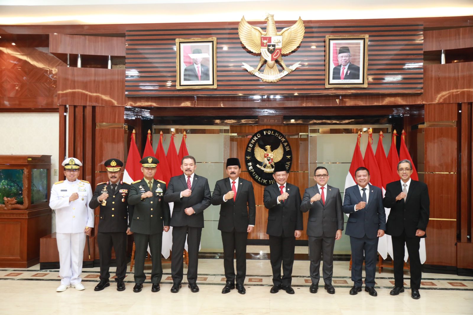 Mendagri Tito Serahkan Jabatan Menko Polhukam kepada Hadi Tjahjanto