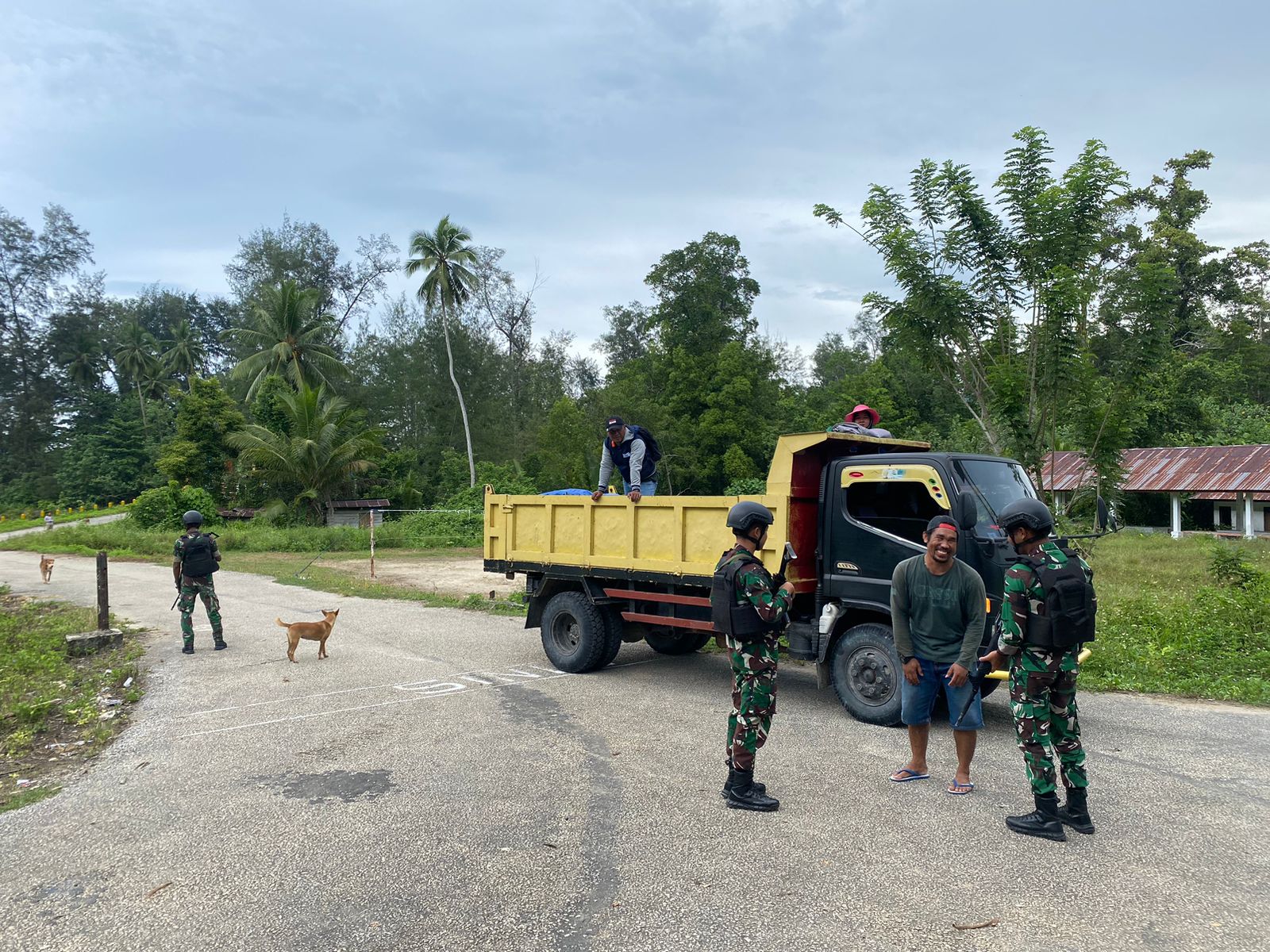 Laksanakan Kegiatan Swiping Cegah Penyelundupan Barang Ilegal Di wilayah Perbatasan