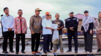Pemkab Meranti Tebar Ribuan Benih Kakap Putih di Rangsang Barat