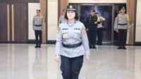 Polwan Cantik Jadi Komandan Upacara Kenaikan Pangkat 4 Pati Polri