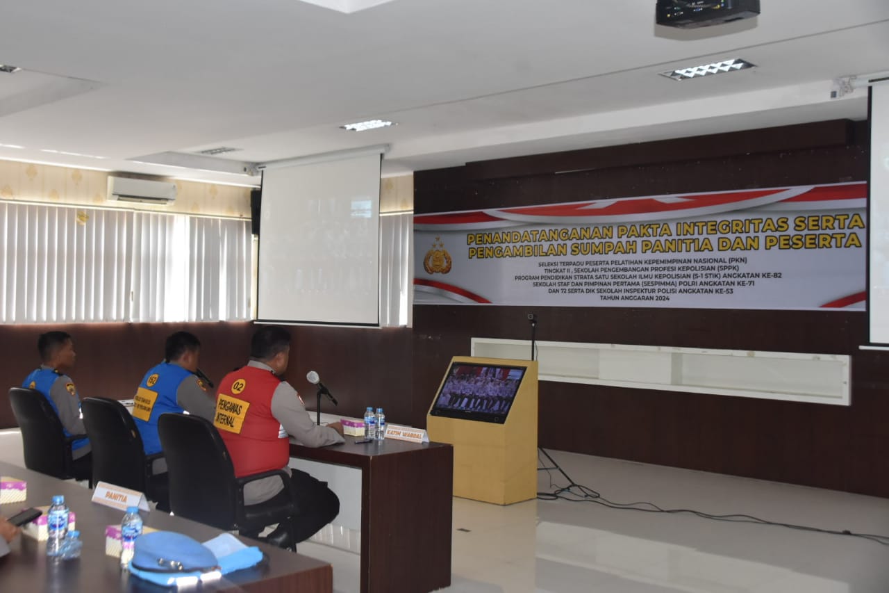 Polda Papua Barat Gelar Pengambilan Sumpah & Penandatanganan Pakta Integritas Dikbangum Polri T.A. 2024