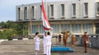 Sekda Nias Utara Bertindak Sebagai Pemimpin Upacara Kenaikan Bendera Merah Putih Di Lingkup Pemkab Nias Utara