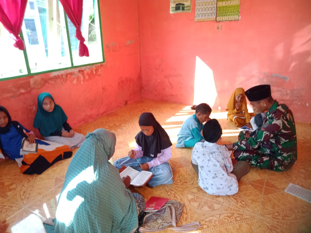 Satgas Pamtas Yonif 407/PK Laksanakan Binaan Teritorial Melalui Mengajar Mengaji Di TPQ Warmasi Distrik Teluk Arguni