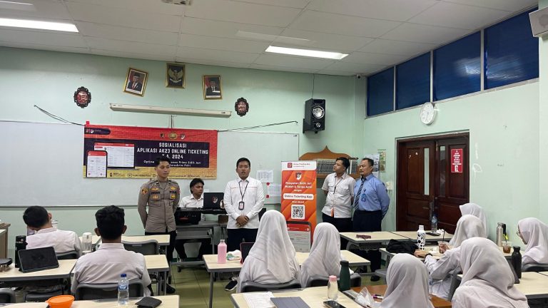 Pusinafis Bareskrim Polri Sosialisasikan Aplikasi AK23 di Sekolah