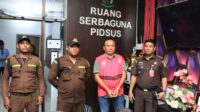 https://harianteks.com/penangkapan-dan-penahanan-kontraktor-permbangunan-pasar-langgur-kabuten-maluku-tenggara/