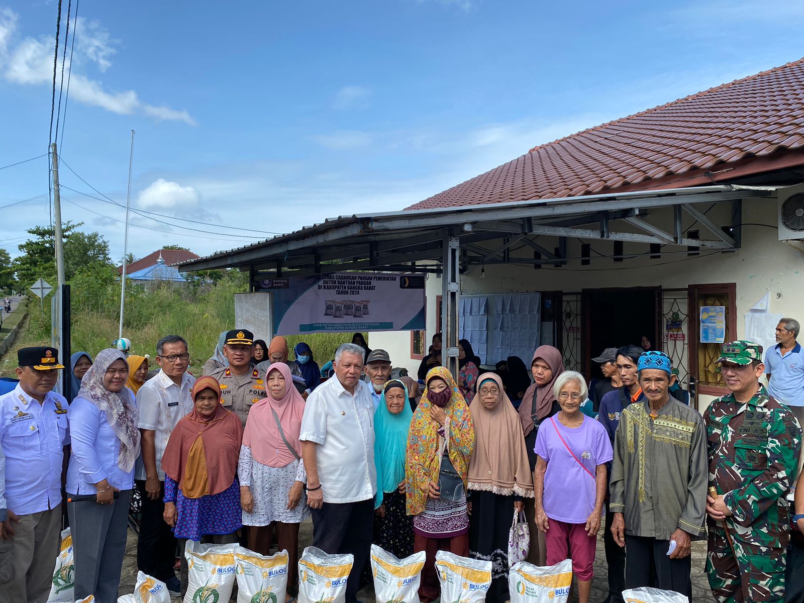 Wakapolres Bangka Barat Hadiri Kegiatan Penyaluran Beras Cadangan Pangan Pemerintah