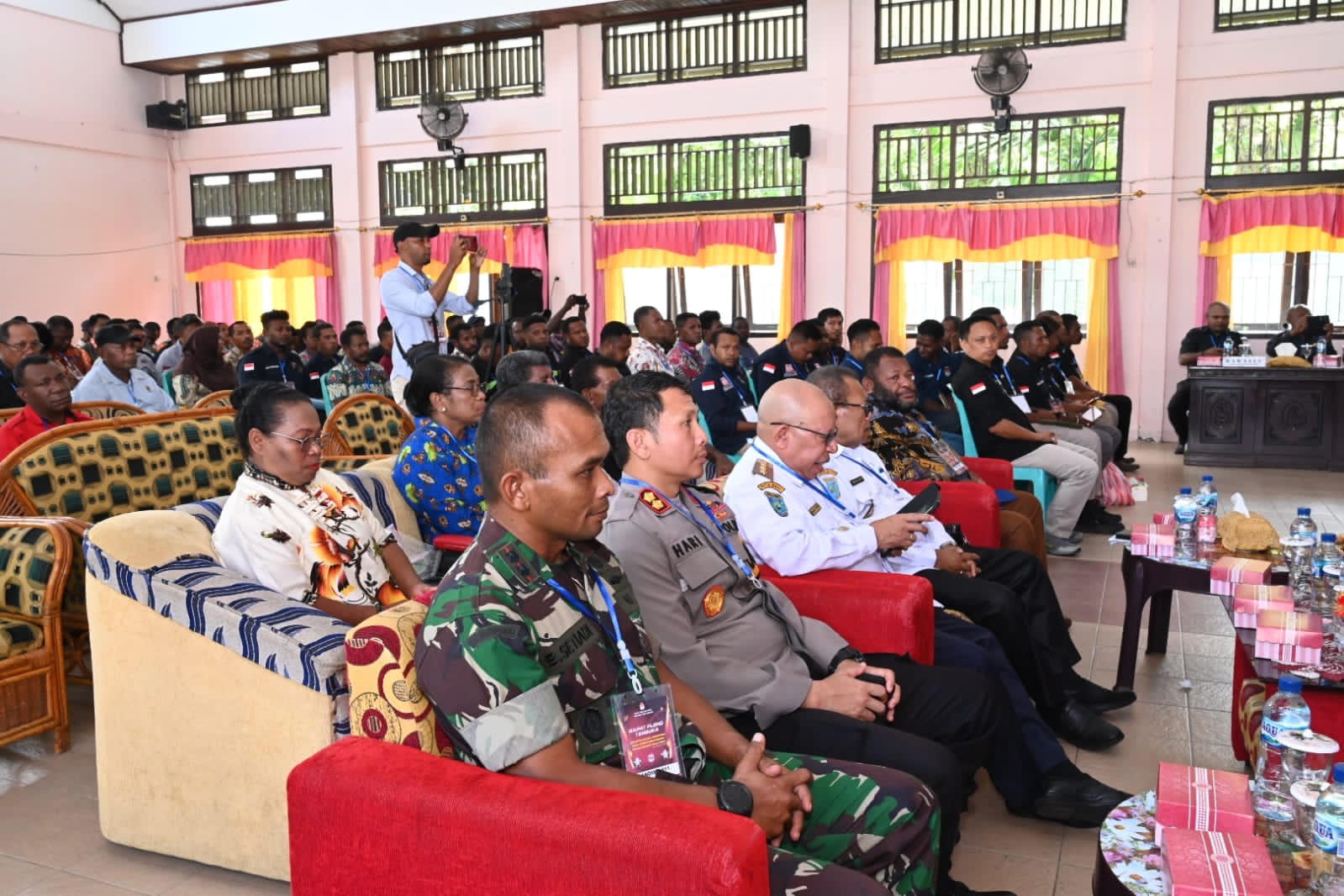 Kapolres Teluk Wondama Hadiri Rapat Pleno Terbuka Rekapitulasi Dan Penetapan Hasil Penghitungan Suara Pemilu Tahun 2024 Tingkat KPU Kabupaten Teluk Wondama