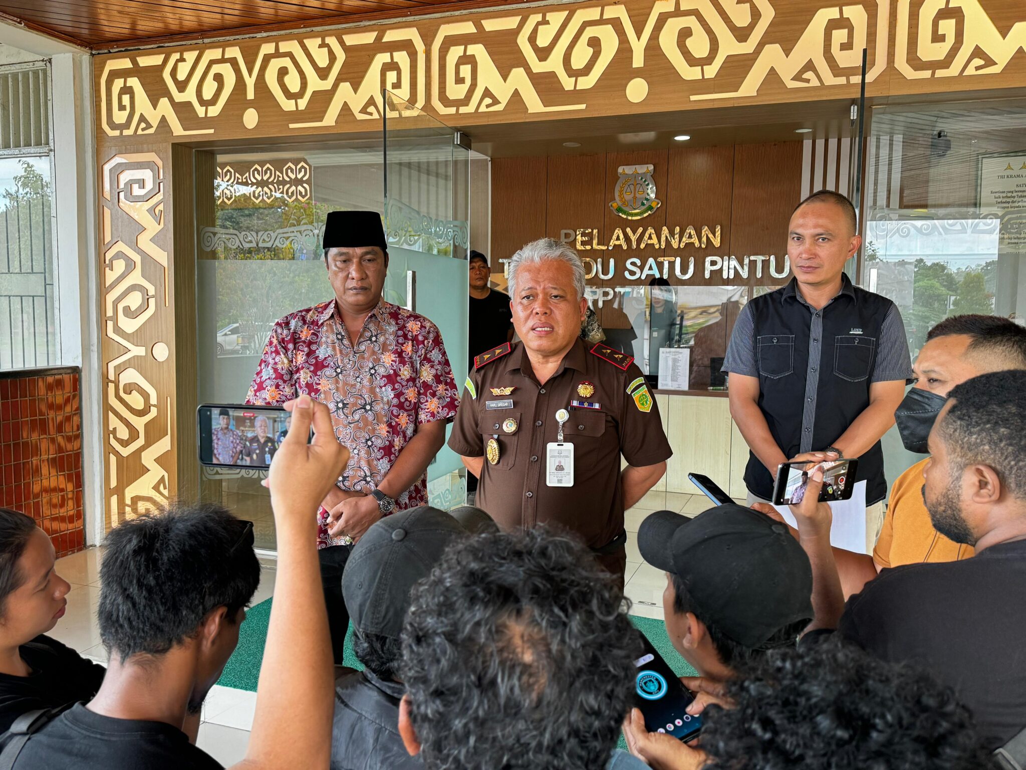 Kejaksaan Tinggi Papua Barat Menetapkan dan Melakukan Penhanan Terhadap Tersangka FDJS Dalam Perkara Dugaan Tindak Pidana Korupsi