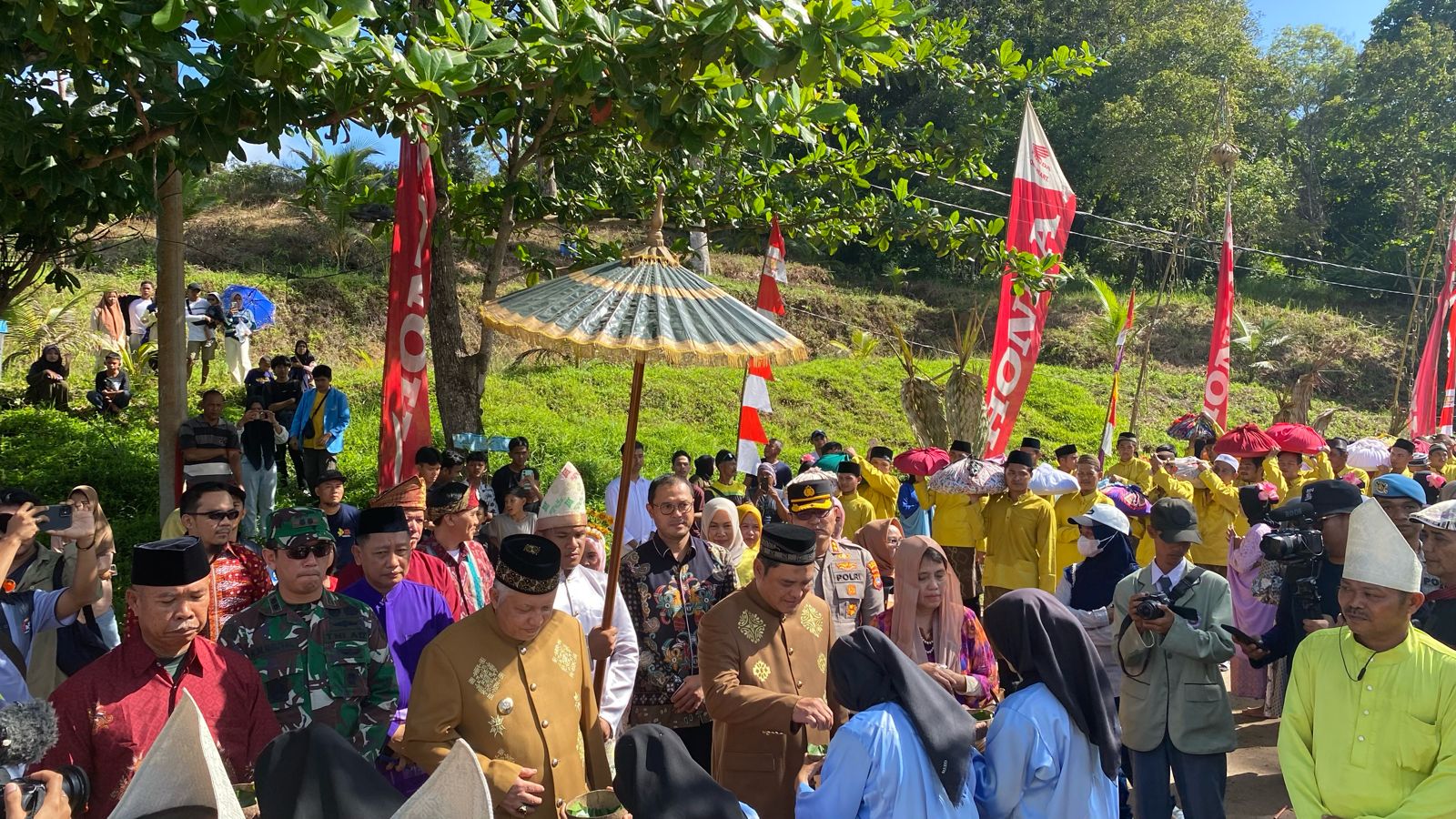Kapolres Bangka Barat Bangka Barat Menghadiri Pesta Adat Perang Ketupat