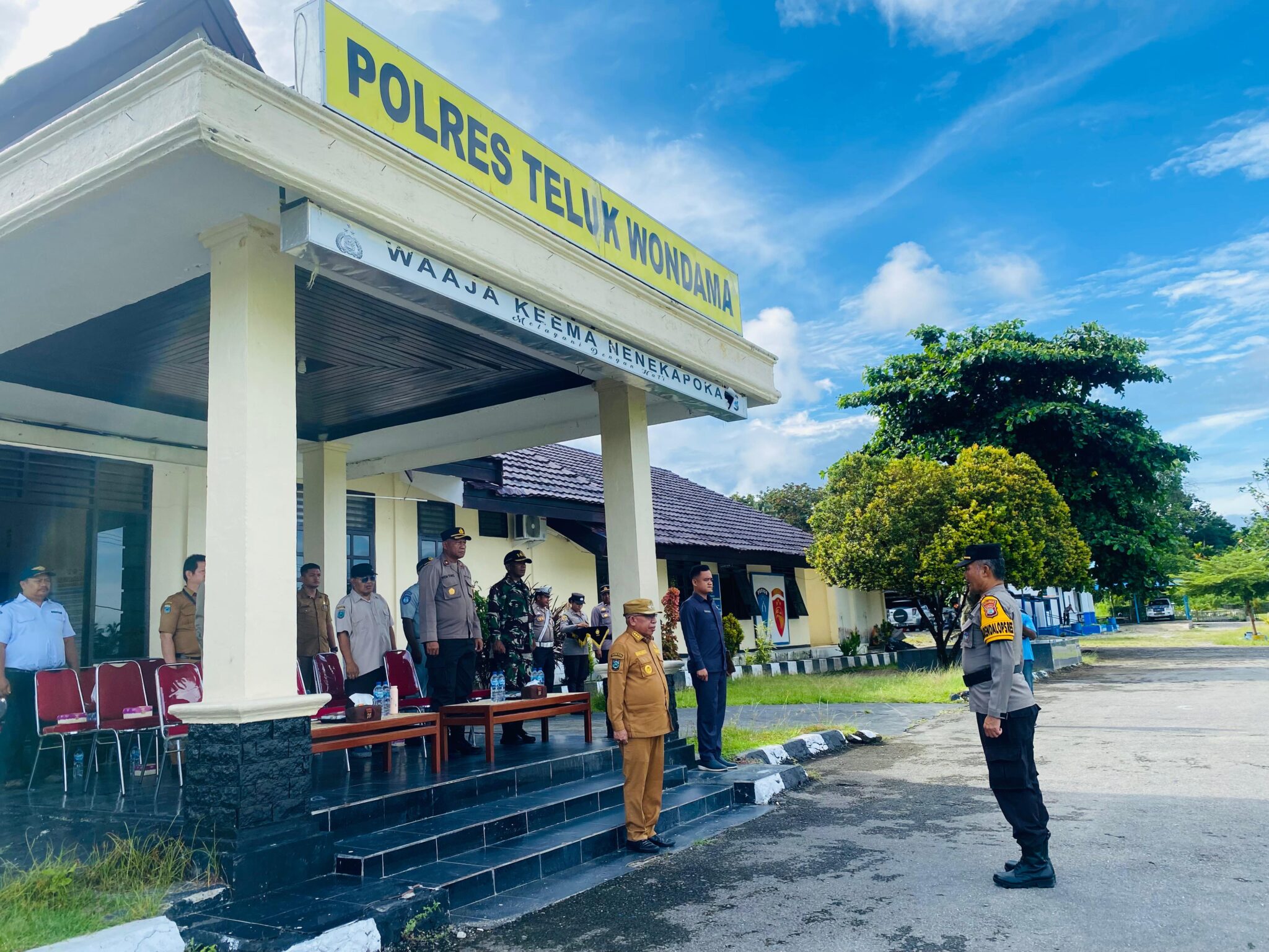 Bupati Teluk Wondama Pimpin Apel Gelar Pasukan Operasi Keselamatan Mansinan TA. 2024 Dan Pencanangan Aksi Keselamatan Jalan