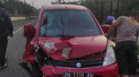 Anggota Polres Bangka Barat Evakuasi Kecelakaan Lalu Lintas Di Jalan Raya Pangkal Pinang Muntok Desa Berang