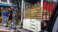 Maraknya Pedagang Kaki Lima yang Nekat Berjualan Di Trotoar Jalan Kedoya Raya, kelurahan Kedoya selatan