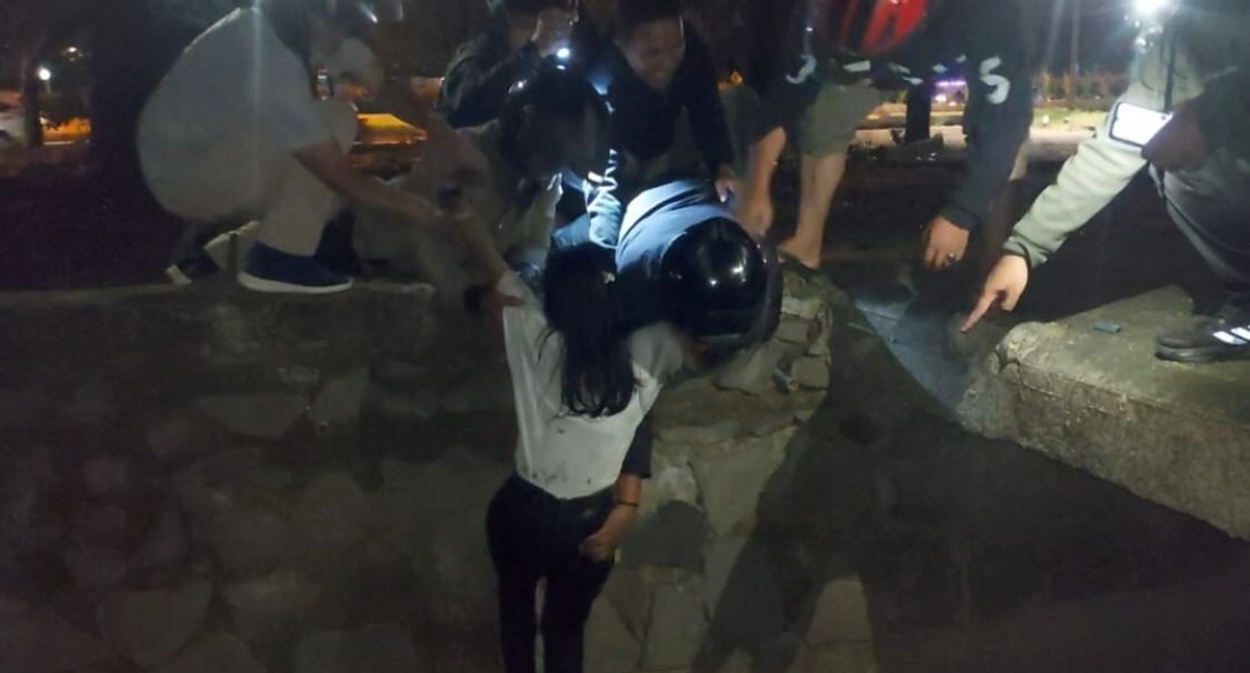 Kabur Dari Razia PPKS Seorang PSK Loncat Ke Selokan*