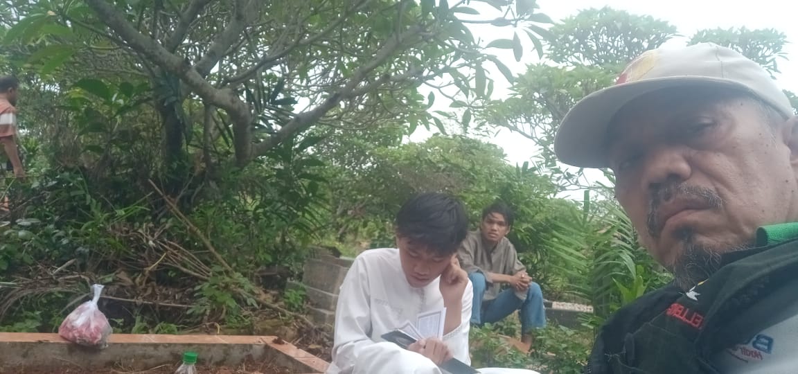 Keluarga Besar Almarhum Rachmad Nasution Berziarah ke TPU Menjelang Ramadhan
