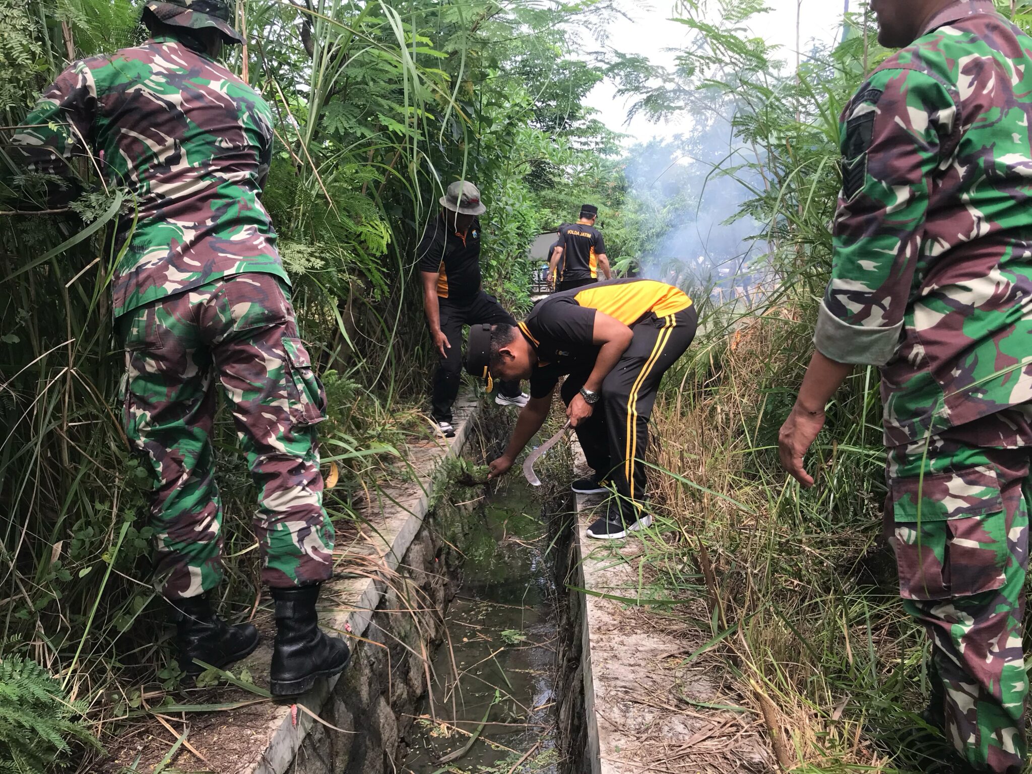 TNI Polri Bersinergi Giat Baksos dan Pemberian Bansos bagi Warga Terdampak Banjir