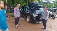 Polsek Kelapa Bantu Evakuasi Laka Lantas Di Jalan Raya Pangkal Pinang-Mentok