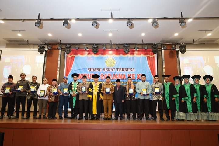Wali Kota Tanjungbalai Menghadiri Wisuda Sarjana Ke-XV Sekolah Tinggi Agama Islam (STAI) Al-Hikmah Tanjungbalai 2024 .