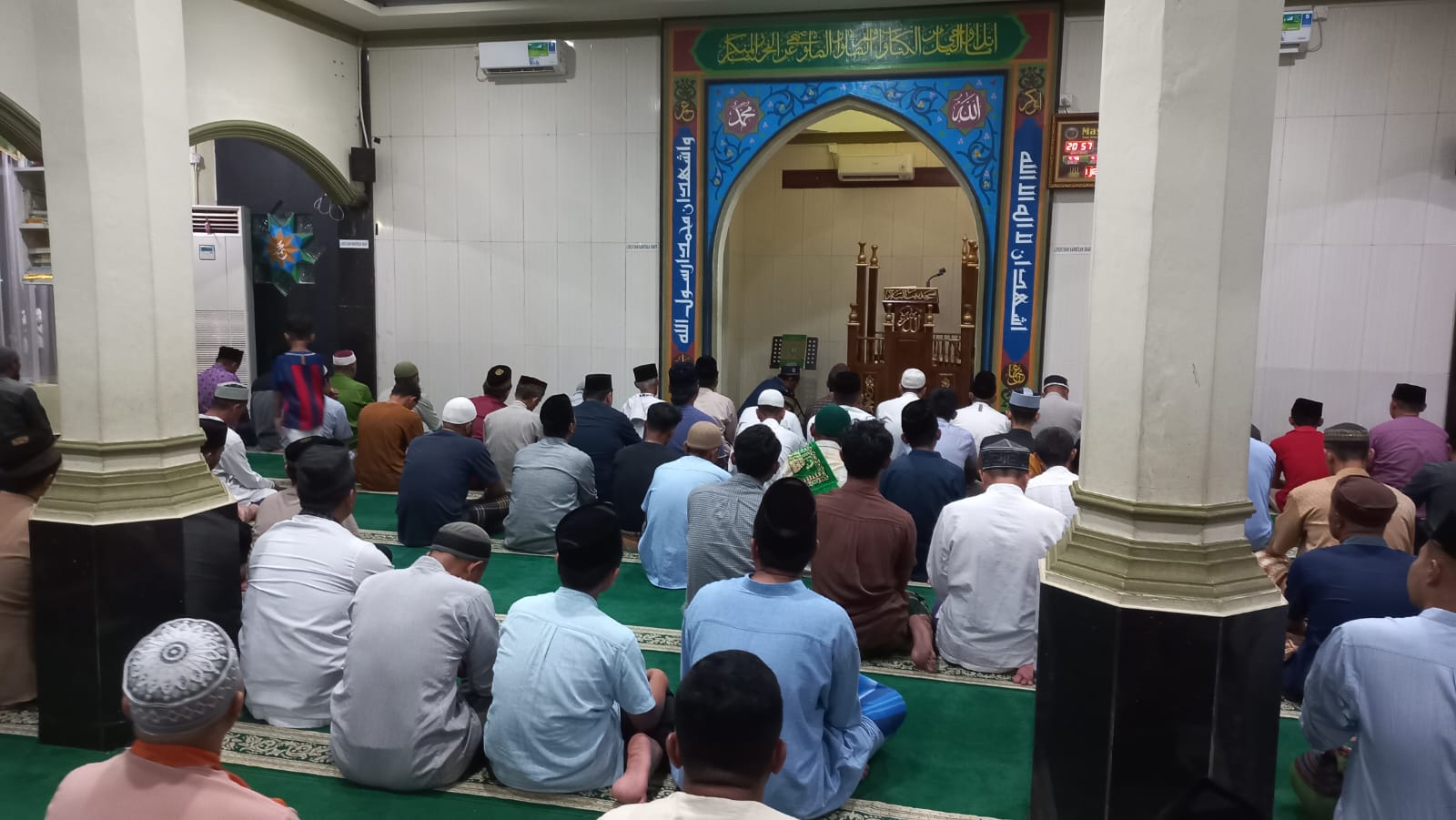 Warga Perumahan Botania Garden Ramai Taraweh Pertama di Masjid Baitussalam