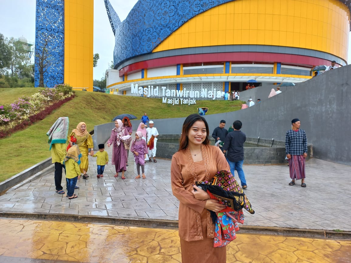 Sholat Idhulftry 1445 di Masjid Tanjak di Guyur Hujan Deras