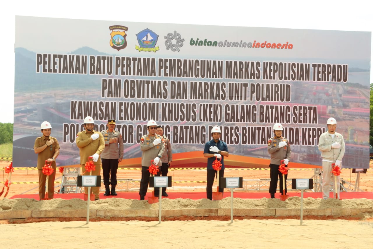 Peletakan Batu Pertama Oleh Kapolda Kepri Dalam Pembangunan Kantor Kepolisian Terpadu di KEK Galang Batang Bintan
