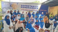 Ratusan ibu-ibu dari Majelis Taklim Al Karim Menghadiri Pengajian di Sekretariat Pemenangan H. Rachmat Hidayat