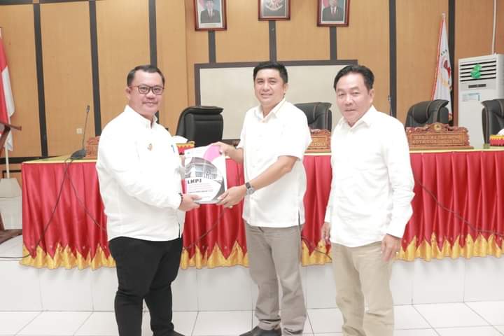 Walikota Sowa’a Laoli, S.E., M.Si Menghadiri Rapat Paripurna Tentang Penyampaian Penjelasan Umum Laporan Keterangan Pertanggungjawaban (LKPJ) Walikota Gunungsitoli T.A 2023