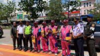 Seragam Baru Juru Parkir Batam Berwarna Pink Biar Terkesan Lebih Ramah