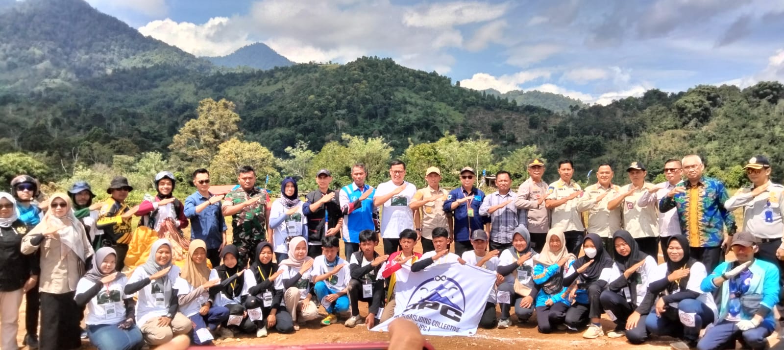 Rangkaian HUT Lahat, PJ Bupati Lahat Buka Bupati Cup Cabor Paralayang Antar Kabupaten