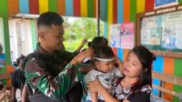 Personil Satgas Yonif 407/PK Bersama Tim Kesehatan Puskesmas Jagiro Moskona Gelar Giat Posyandu