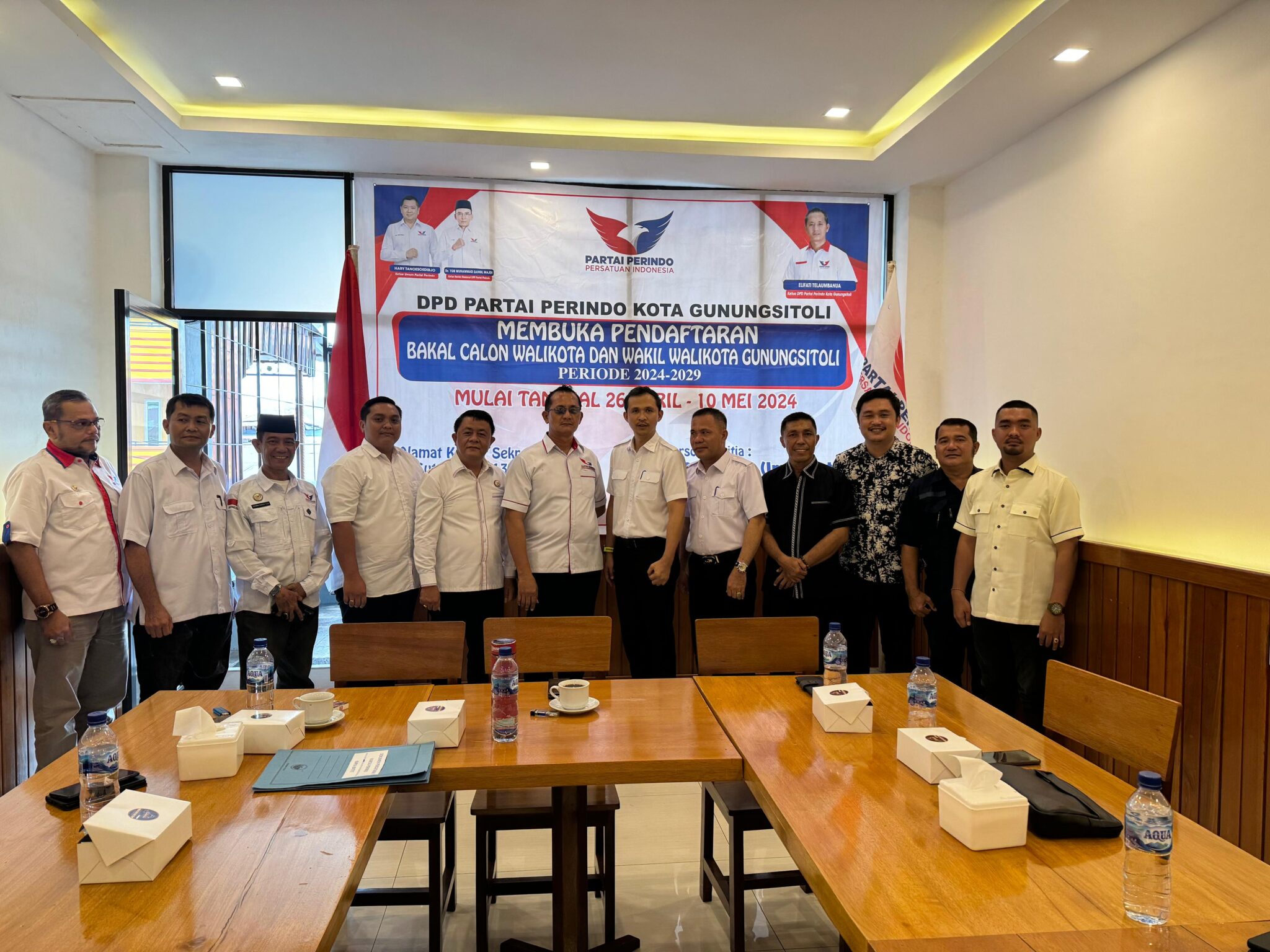 Karya – Yunius Maju,,, Untuk Mendaftarkan Diri Menjadi Bakal Cakada dan Cawakada Di DPD Partai Perindo Kota Gunungsitoli