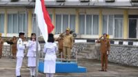 Pemerintah Kabupaten Nias Utara Melaksanakan Kenaikan Bendera Merah Putih Dalam Rangka Apel Pagi Di Halaman Kantor Bupati