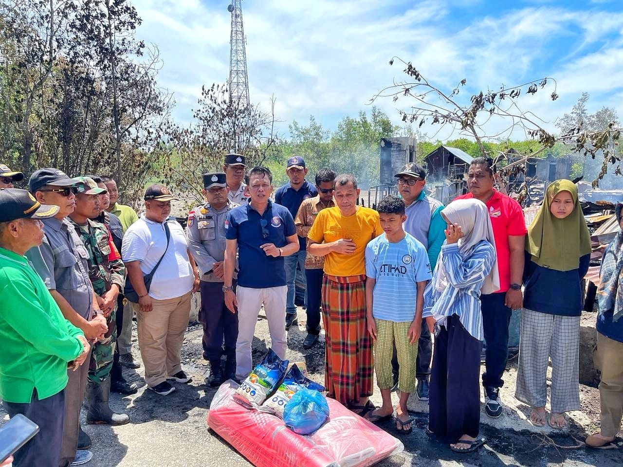 Pemkab Meranti Salurkan Bantuan Korban Kebakaran Rumah di Tanjung Samak
