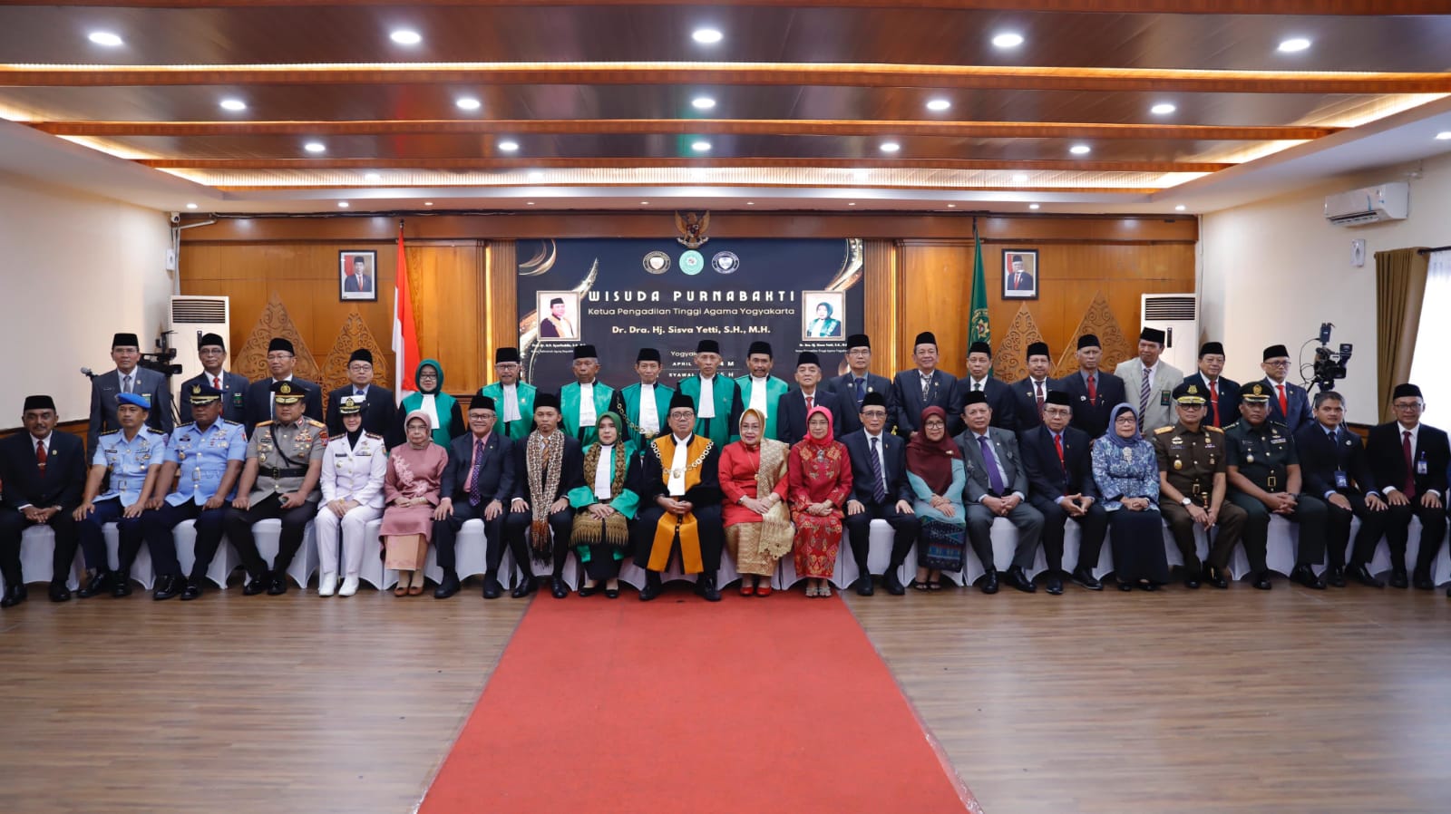 Ketua MA  Prof.Dr.H.M Syarifudin ,SH.MH Lepas Satu Hakim Perempuan Istimewa