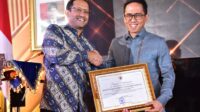 Mendikbudristek Memberikan Penghargaan atas Capaian Nilai Kinerja Anggaran, Penyelenggaraan SAKIP, Keterbukaan Informasi Publik, dan Unit Pengolah Kearsipan Terbaik Tahun 2023