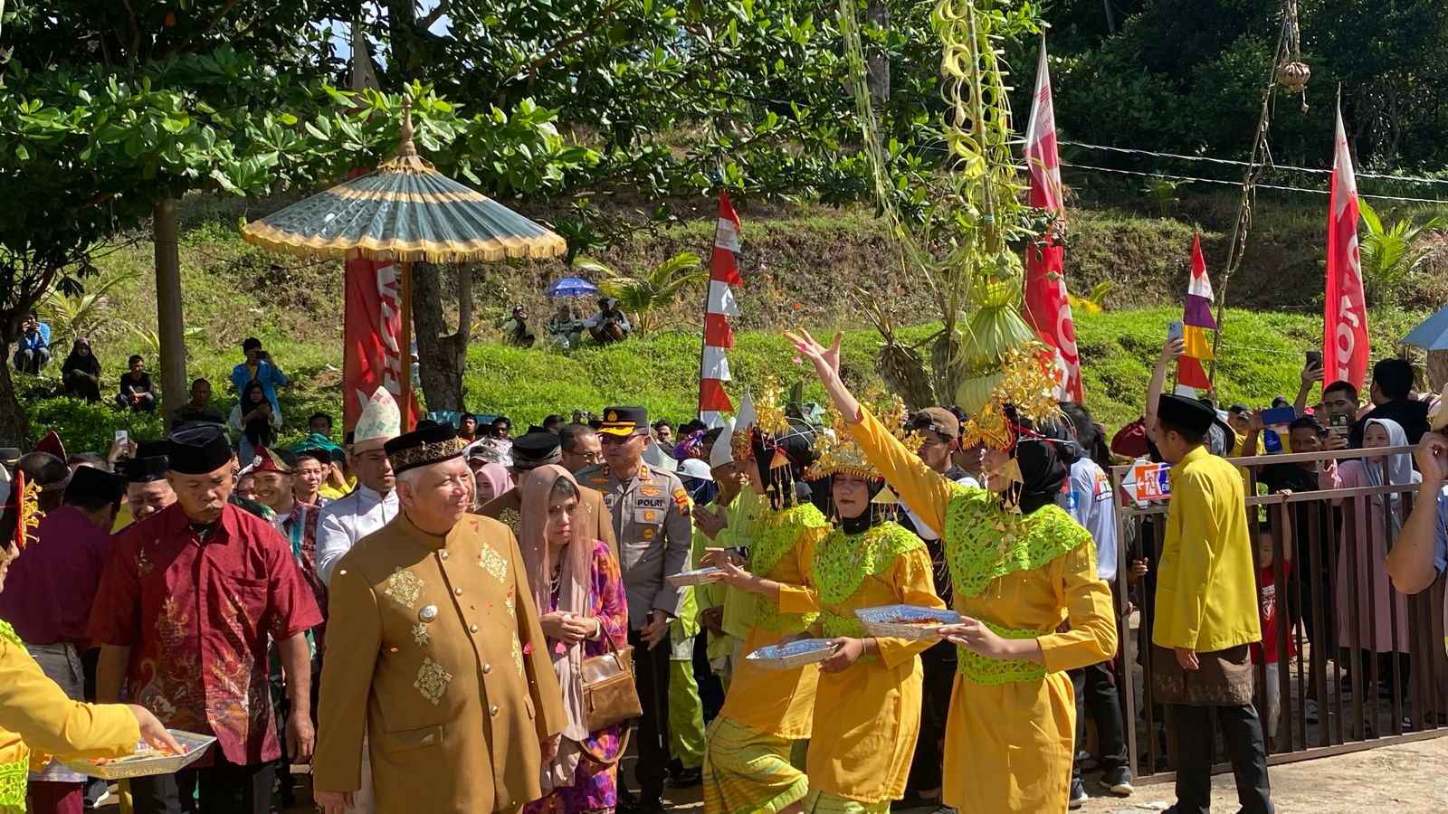 Kapolres Bangka Barat Bangka Barat Menghadiri Pesta Adat Perang Ketupat