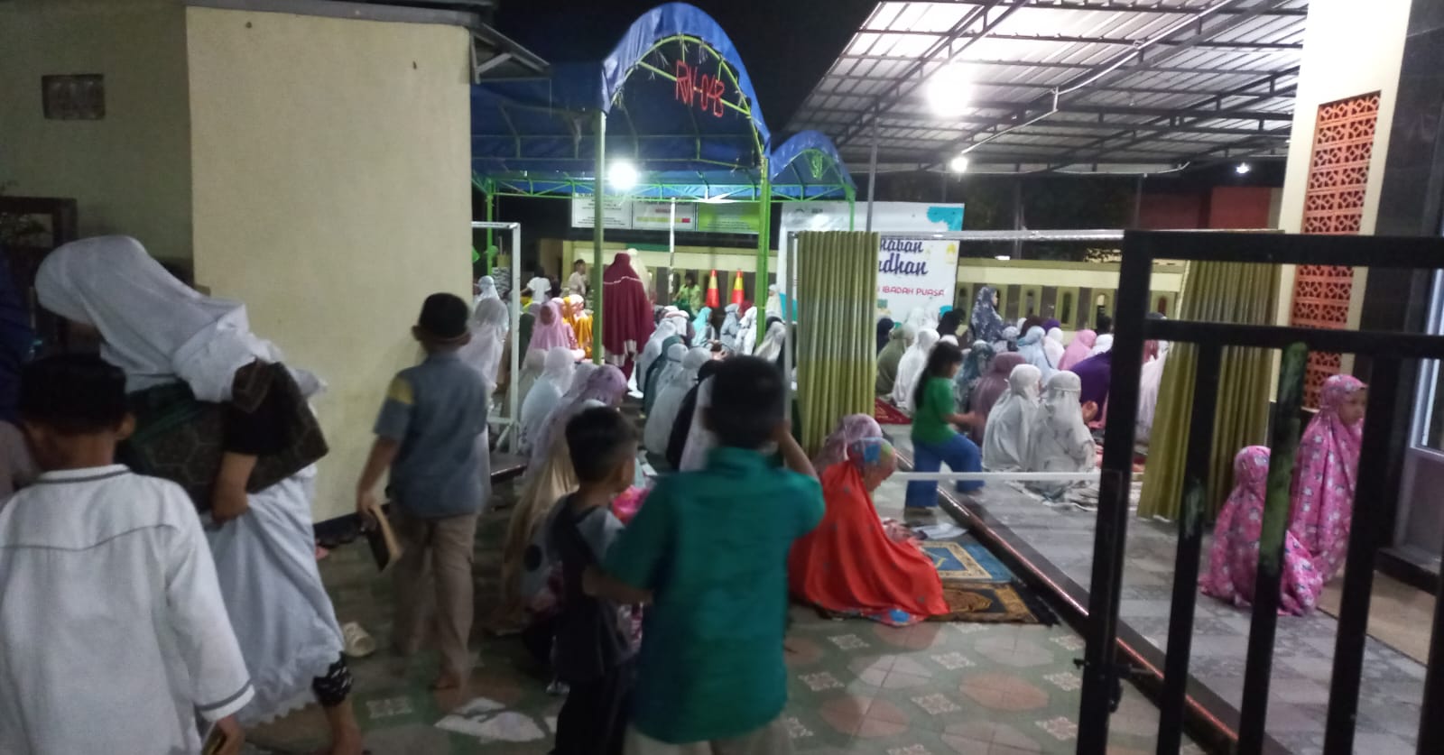 Warga Perumahan Botania Garden Ramai Taraweh Pertama di Masjid Baitussalam