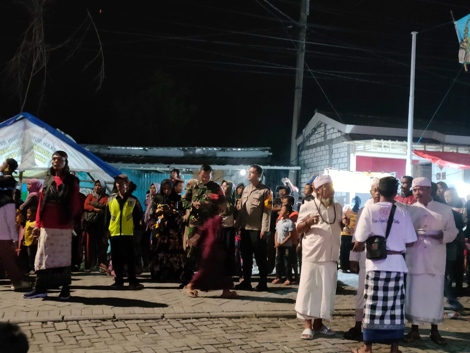 Beri Rasa Aman, Polres Gresik Gelar Pengamanan Pawai Ogoh-Ogoh di Menganti Gresik