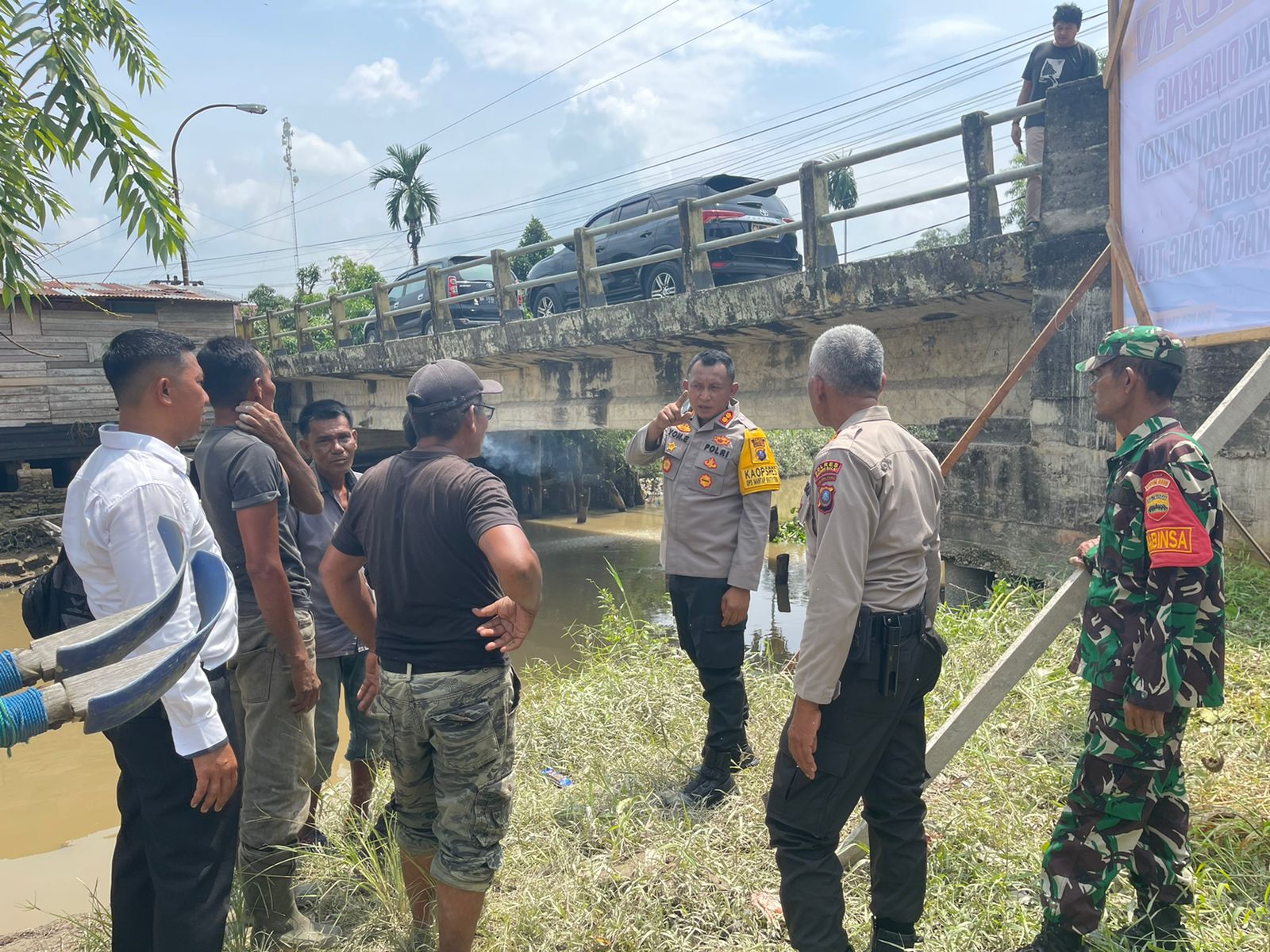 Kapolres Tanjung Balai Kunjungi Rumah Duka Dua Orang Anak Tenggelam Sampaikan Turut Berduka Cita