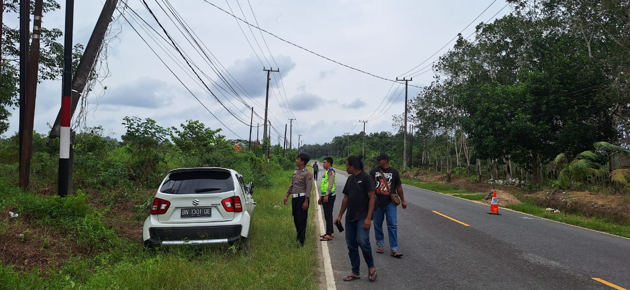 Sat Lantas Polres Bangka Barat Lakukan Olah TKP Laka Lantas di Pal 9 Mentok 