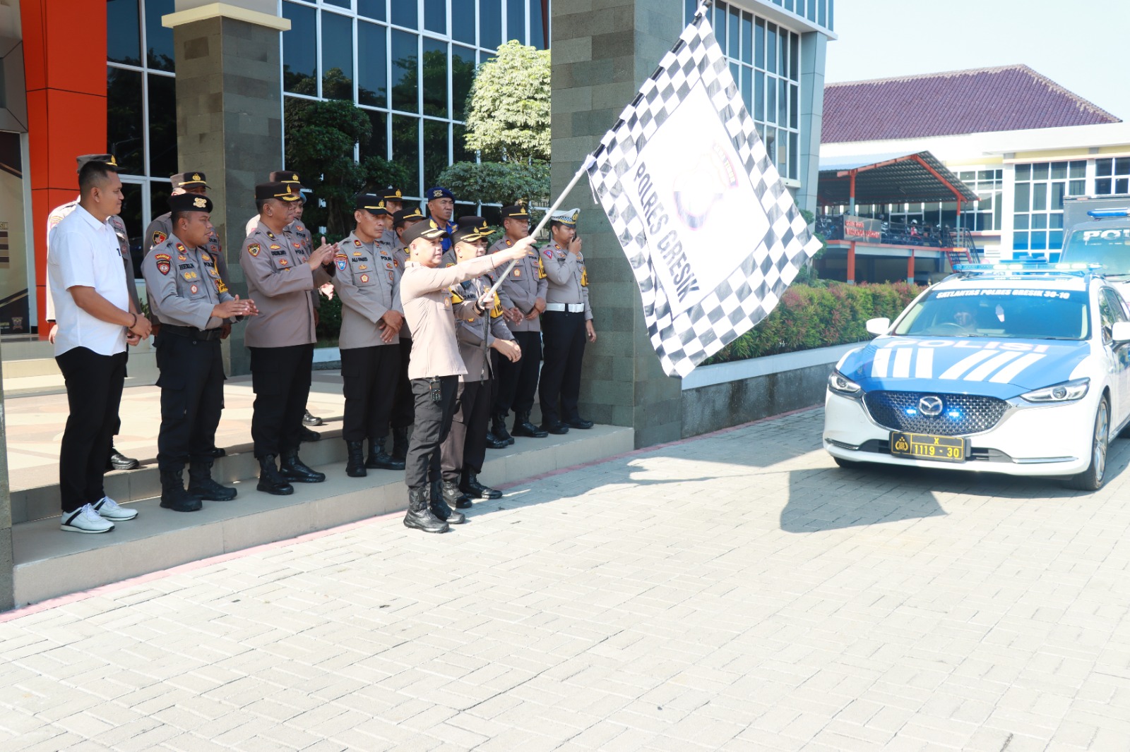 Polres Gresik Salurkan Bantuan Bencana Banjir di Jawa Tengah
