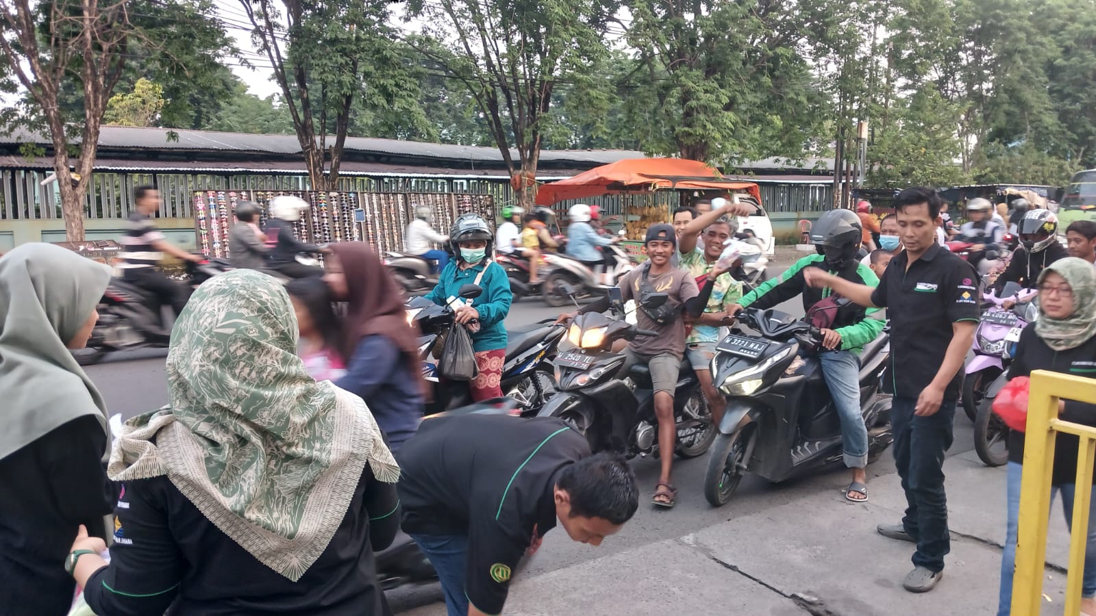 Giat Bagi Takjil Bank Syariah Annisa Mukti Wujud Kepedulian Terhadap Sesama