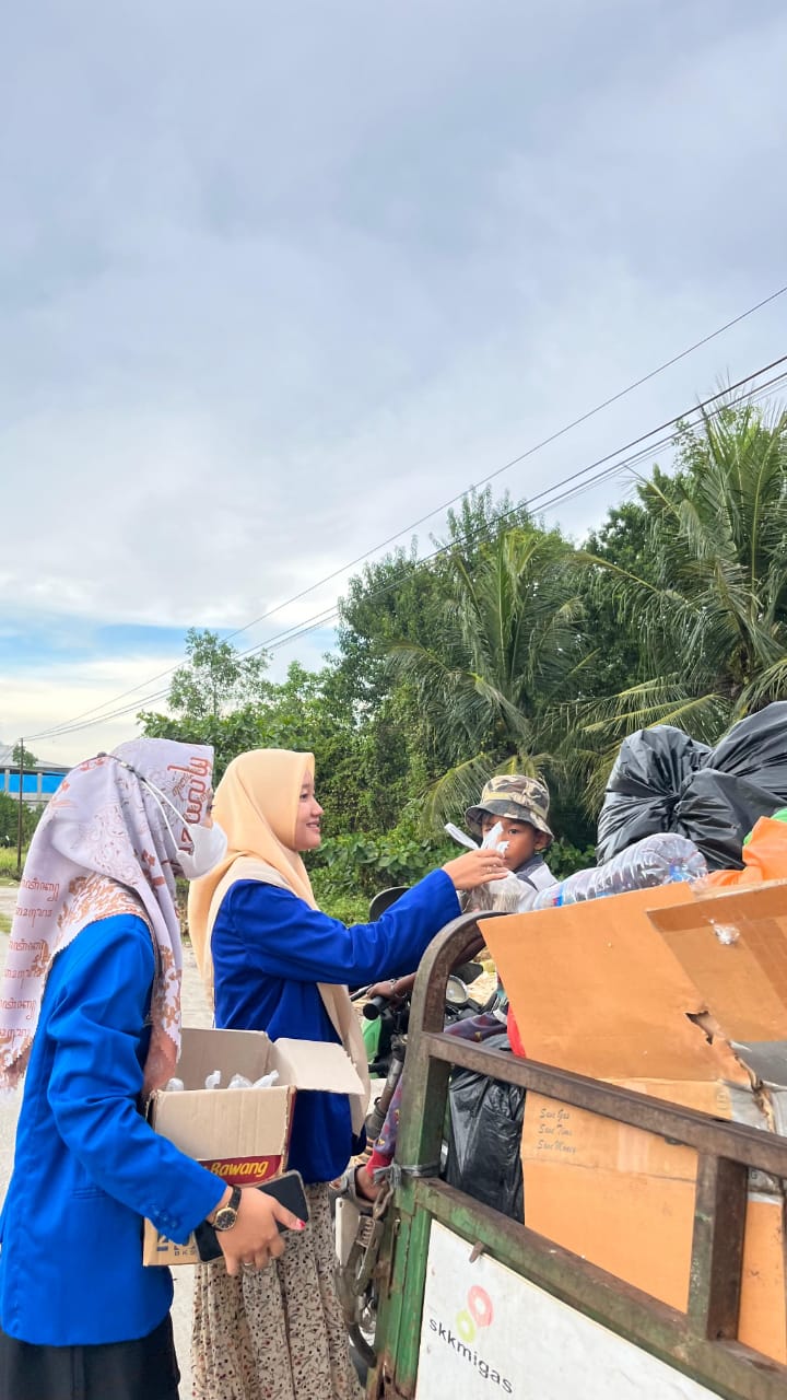 https://harianteks.com/ramadhan-penuh-berkah-pc-pmii-kepulauan-meranti-berbagi-takjil-kepada-masyarakat/