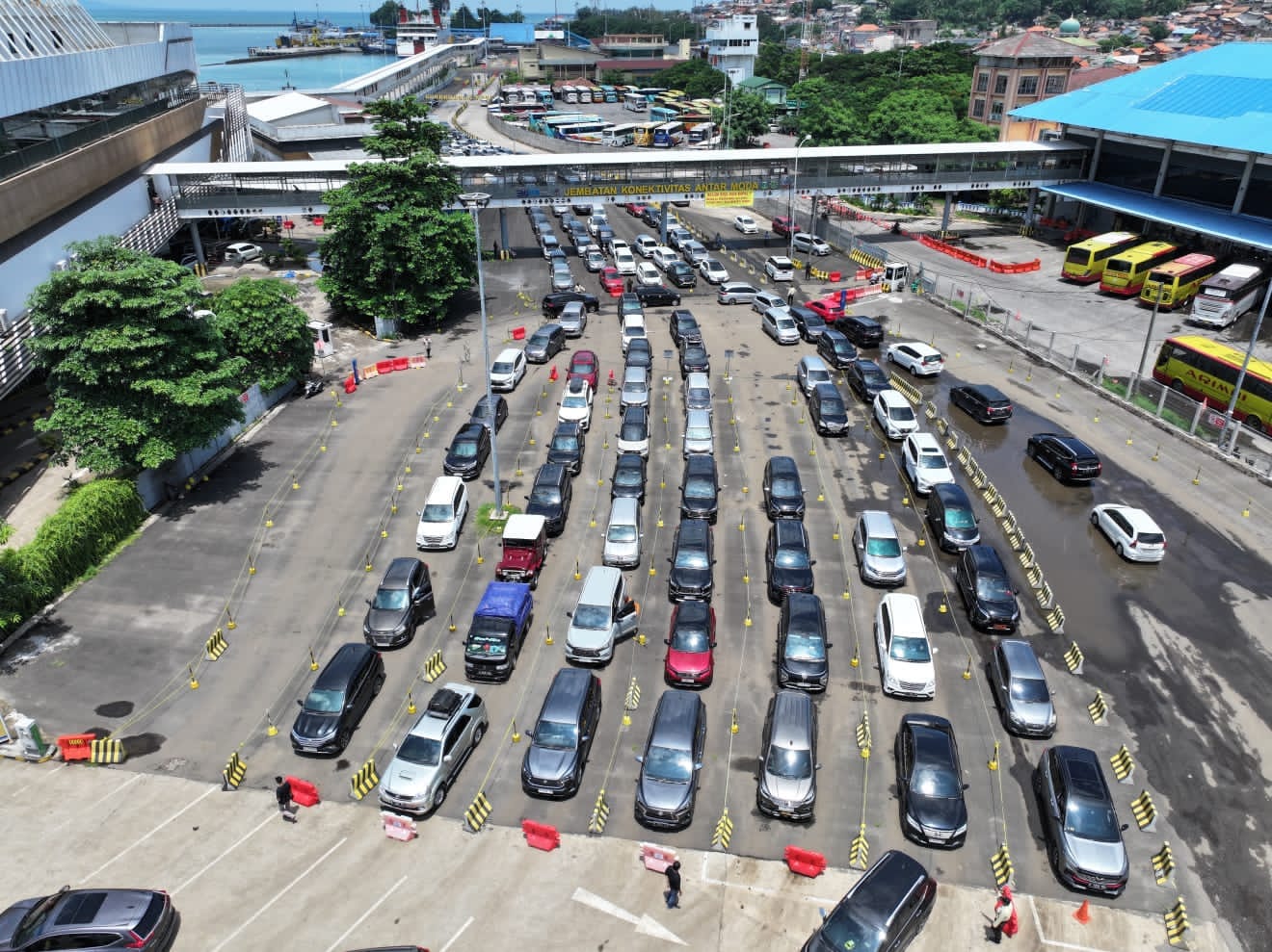 H-10 Lebaran, Trafik Penumpang dan Kendaraan dari Jawa menuju Sumatera Mulai Meningkat