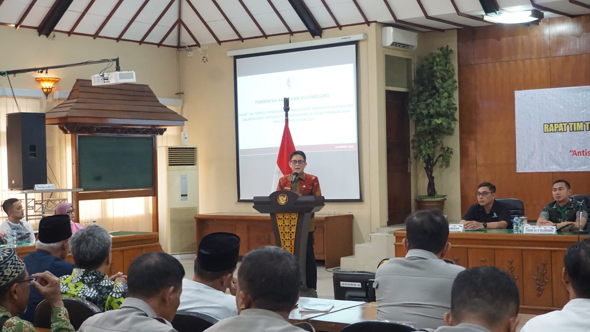 Bakesbangpol Bojonegoro Gelar Rapat Gabungan, Antisipasi Kerawanan Konflik Sosial Selama Perayaan Idul Fitri Tahun 2024
